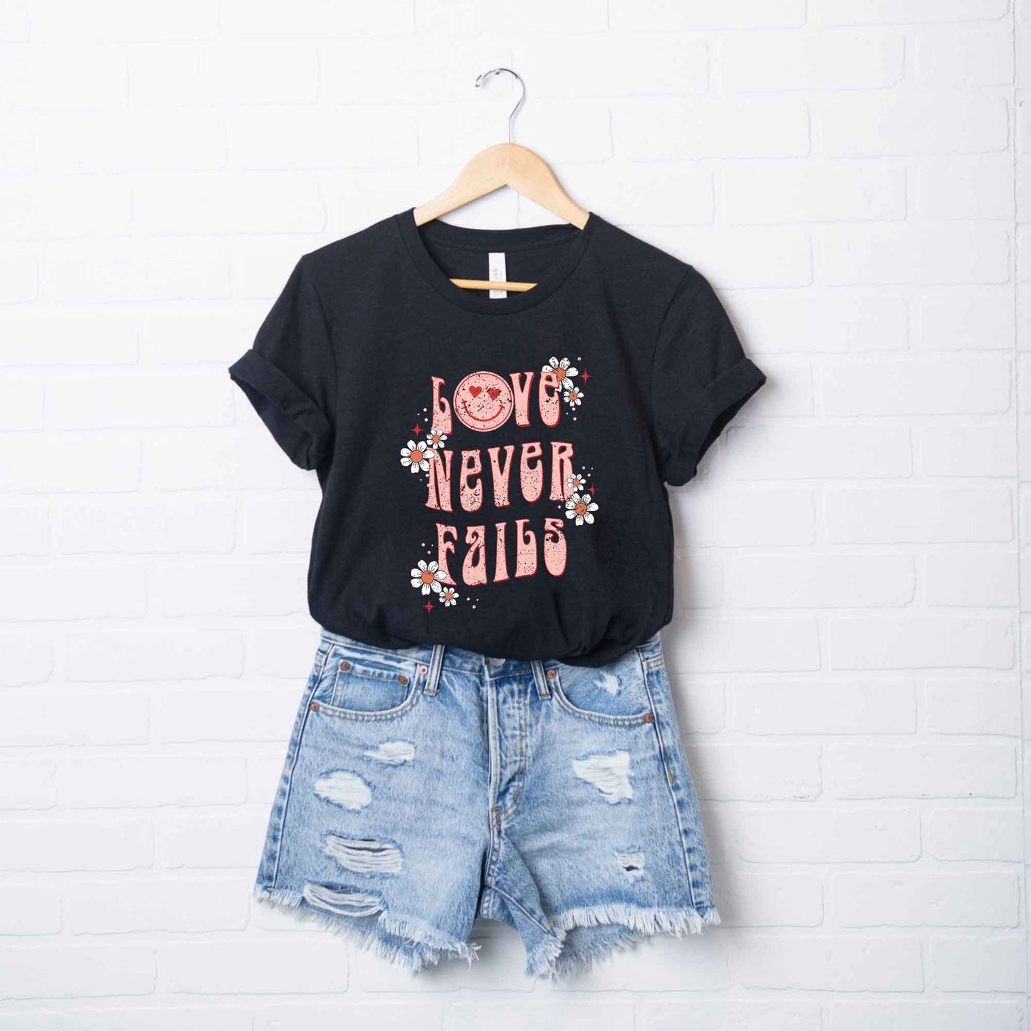 Love Never Fails Smiley | Short Sleeve Crew Neck