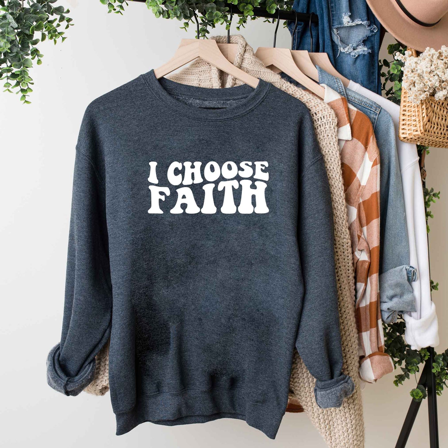 Retro I Choose Faith Wavy | Sweatshirt