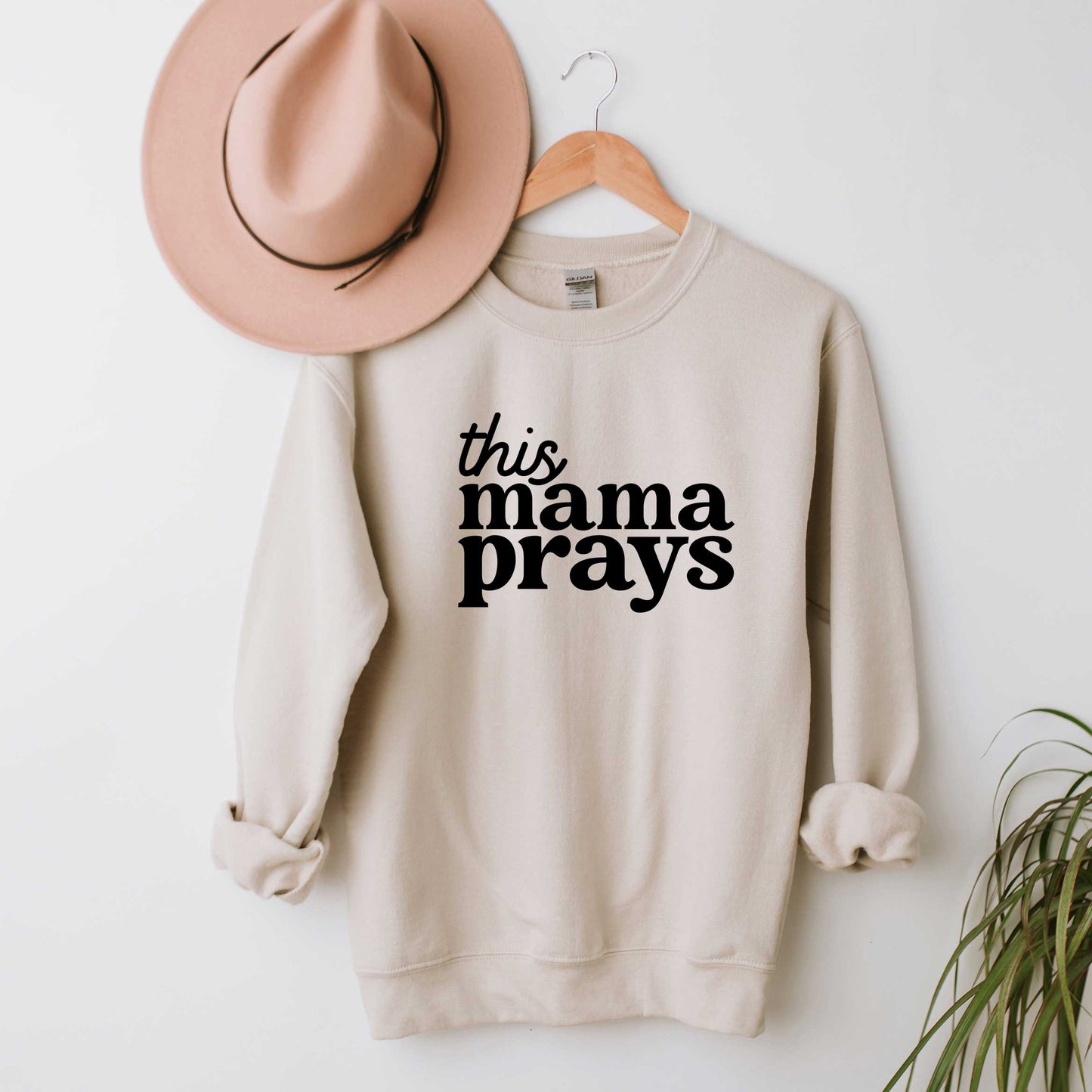 This Mama Prays | Sweatshirt