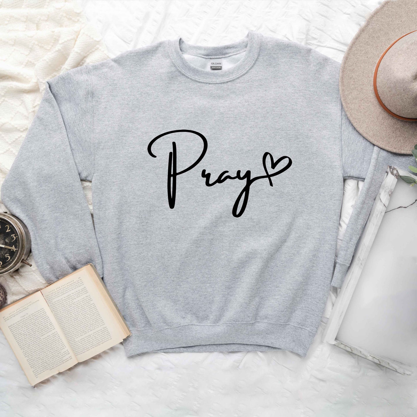 Pray Cursive Heart | Sweatshirt