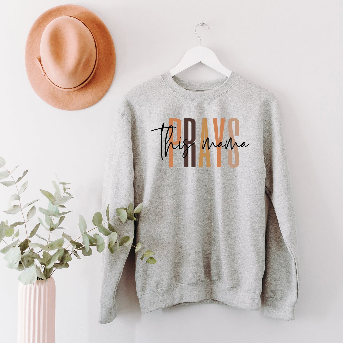 This Mama Prays Cursive | Sweatshirt