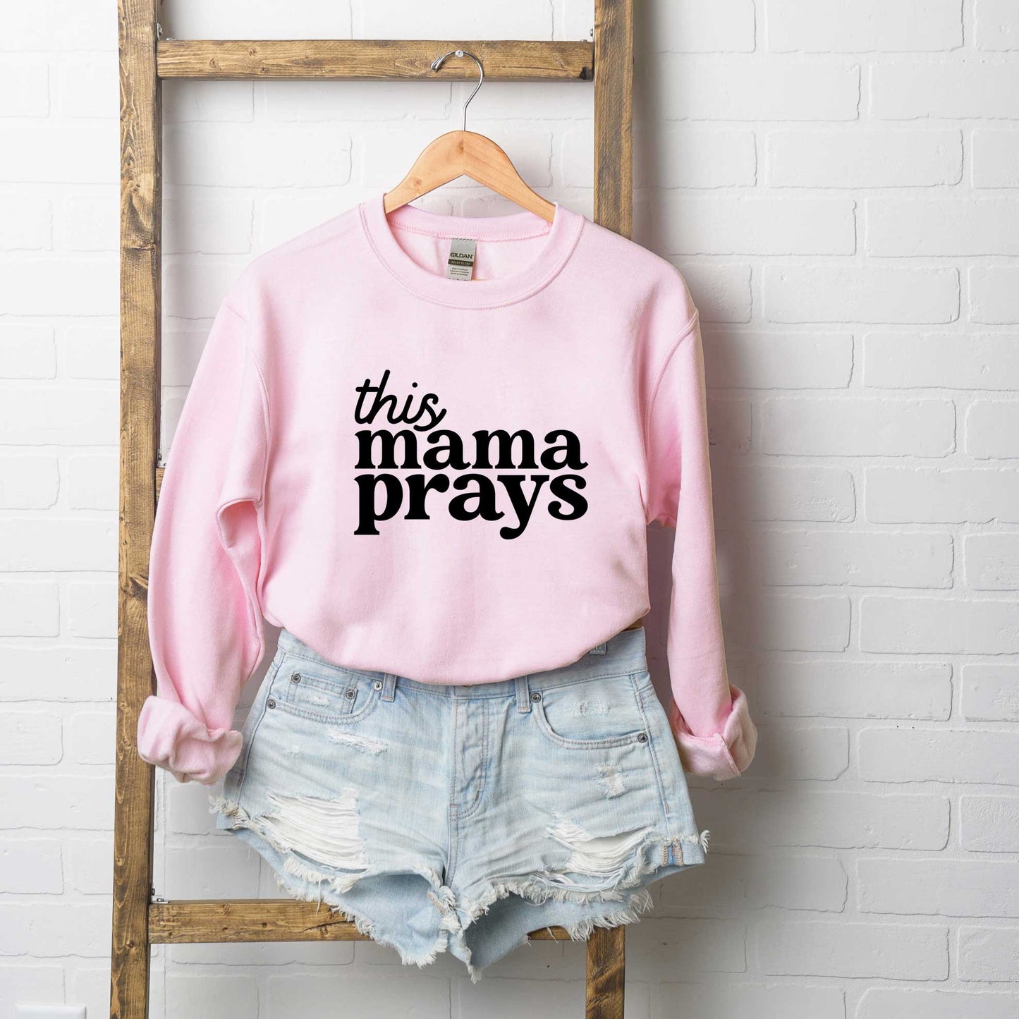 This Mama Prays | Sweatshirt